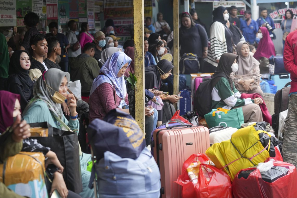 Travelers in Indonesia prepare to head home for Eid 